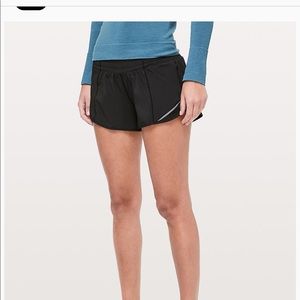 Lululemon Hotty Hot Shorts 2.5”